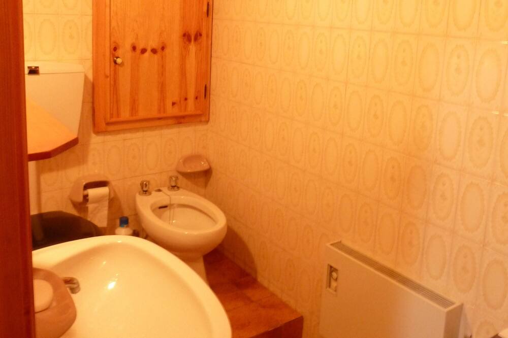 Photo of Bathroom in Cerian-Epaillon