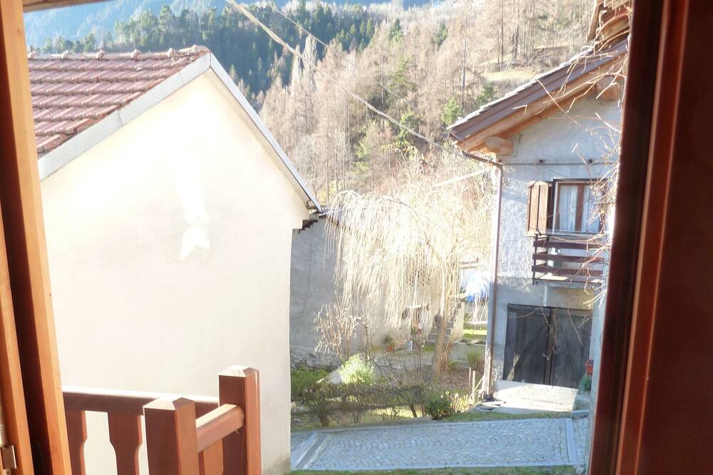 Photo of Patio Balcony in Cerian-Epaillon