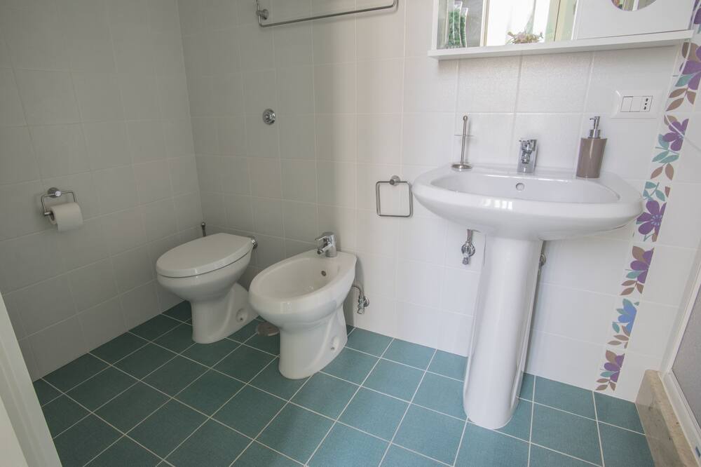 Photo of Bathroom in Rodio