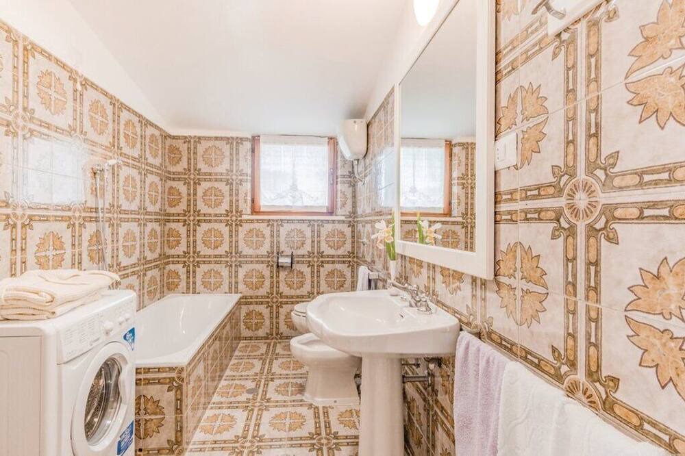 Photo of Bathroom in Castignano