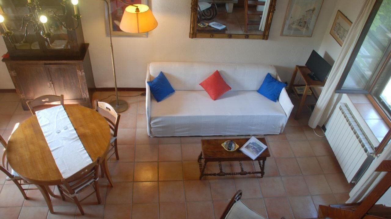 Photo of Others in Amelia