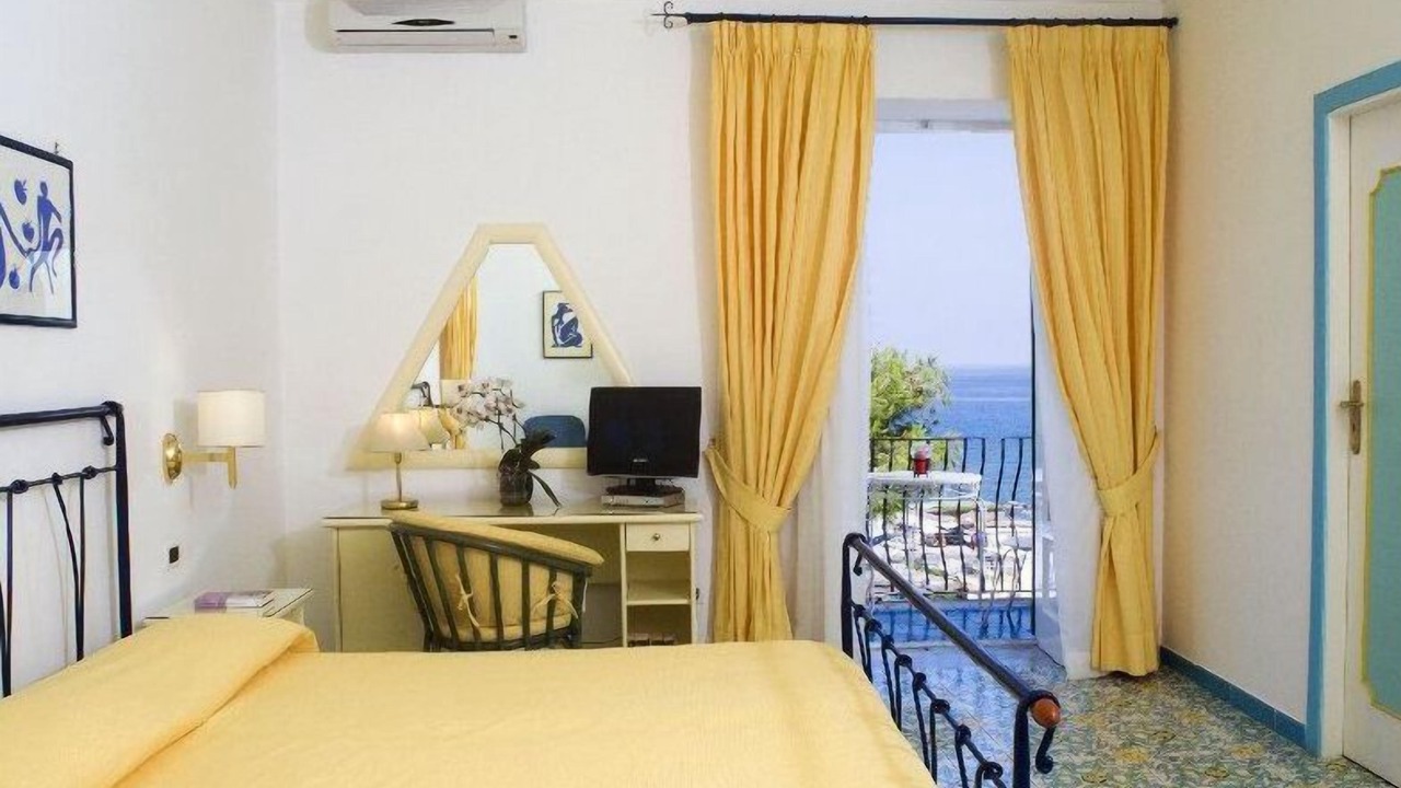 Photo of Bedroom in Forio