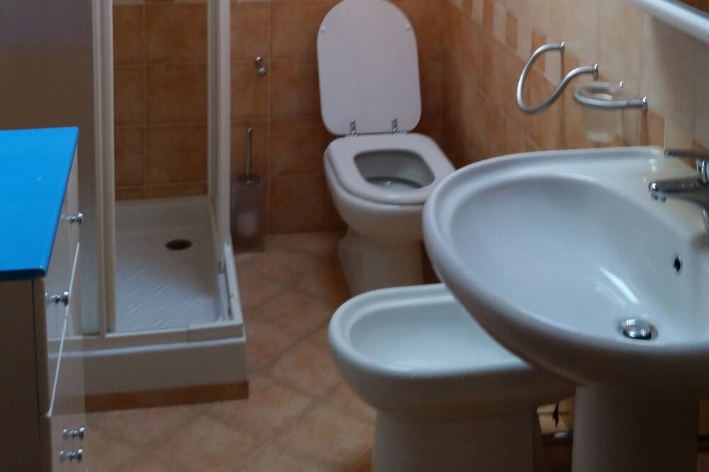 Photo of Bathroom in Avenale