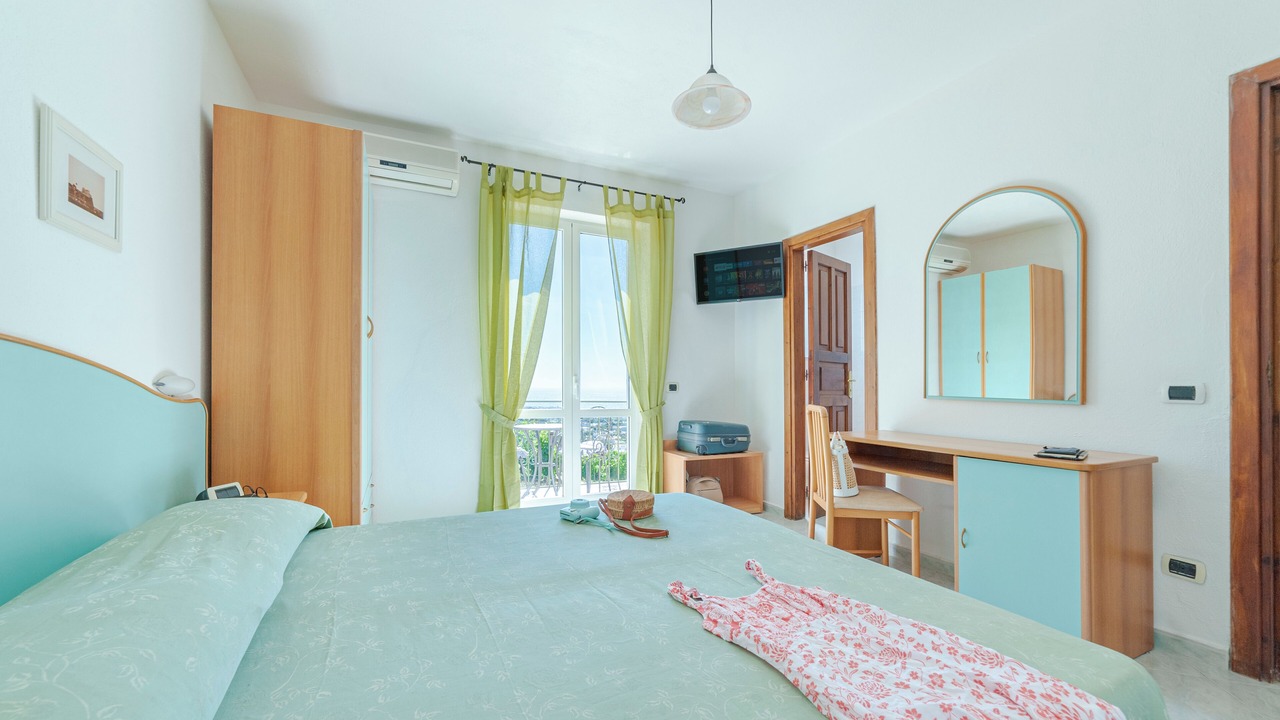 Photo of Bedroom in Forio
