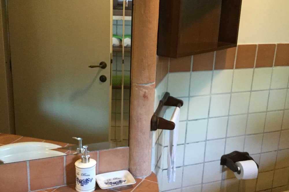 Photo of Bathroom in Atri