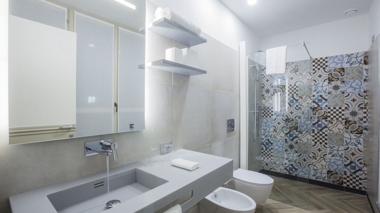 Photo of Bathroom in Tricolore