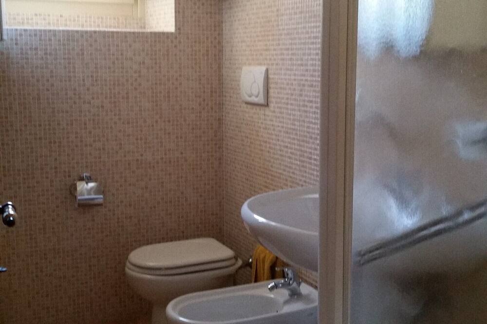 Photo of Bathroom in Avenale
