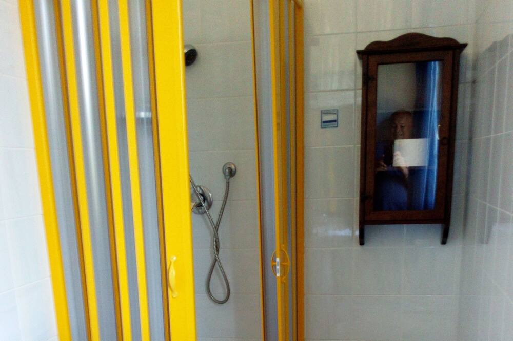 Photo of Bathroom in Elmo