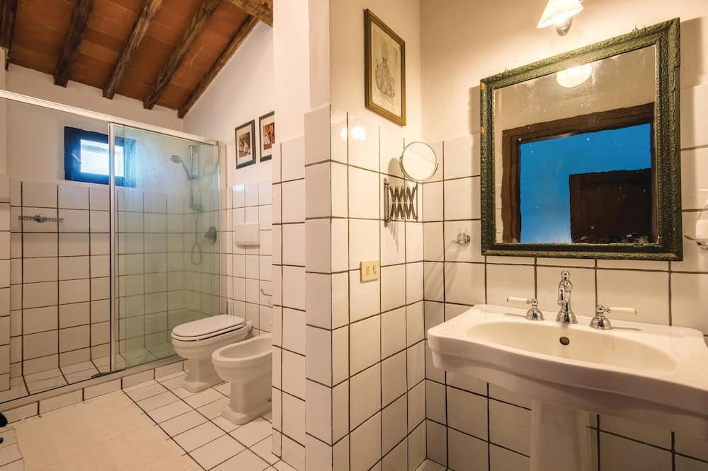 Photo of Bathroom in Santarello