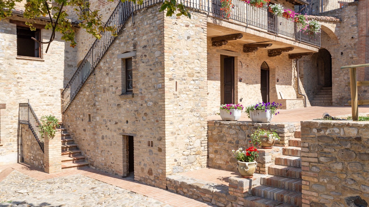 Photo of Others in Montone