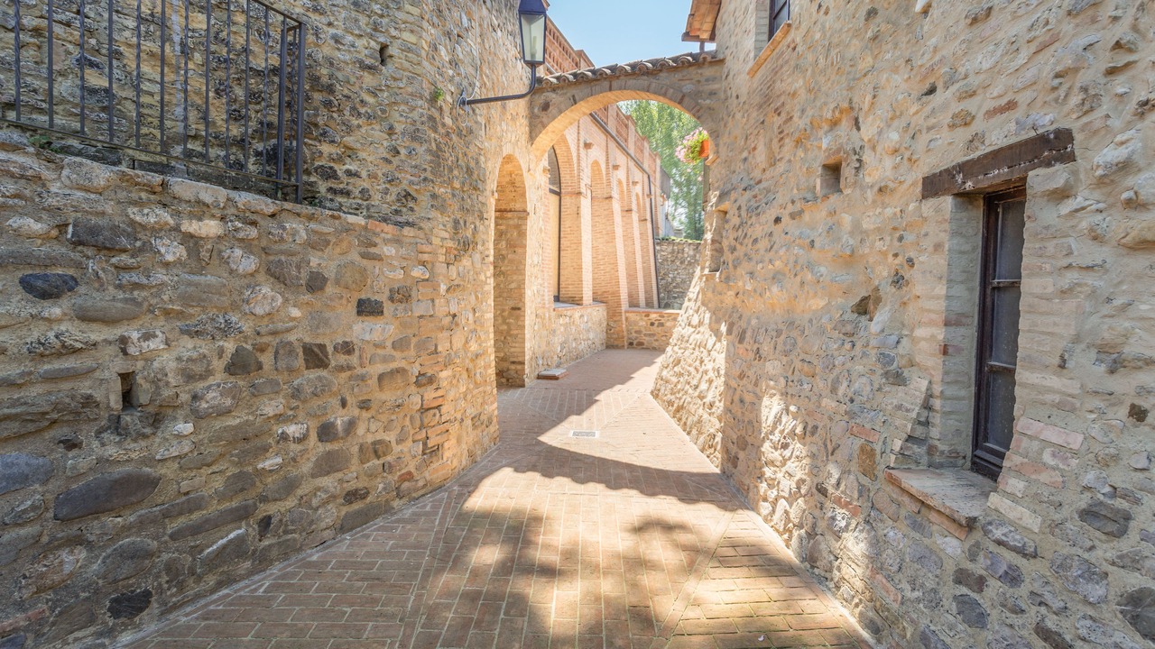 Photo of Outdoor in Montone