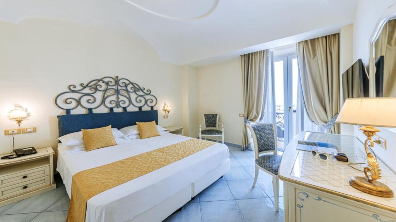 Photo of Bedroom in Forio