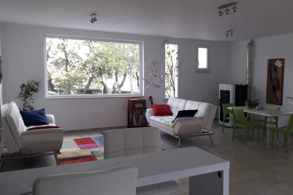 Photo of Livingroom in Paupisi