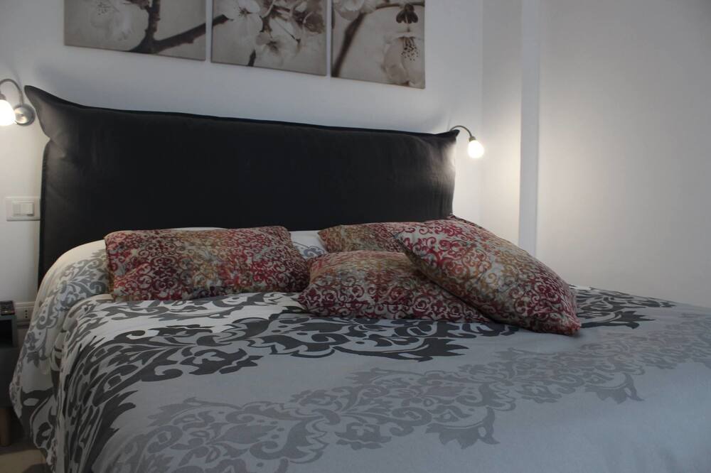 Photo of Bedroom in Paupisi