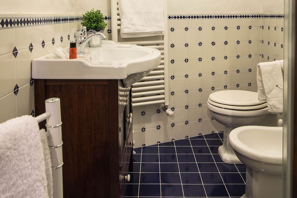 Photo of Bathroom in Petricci