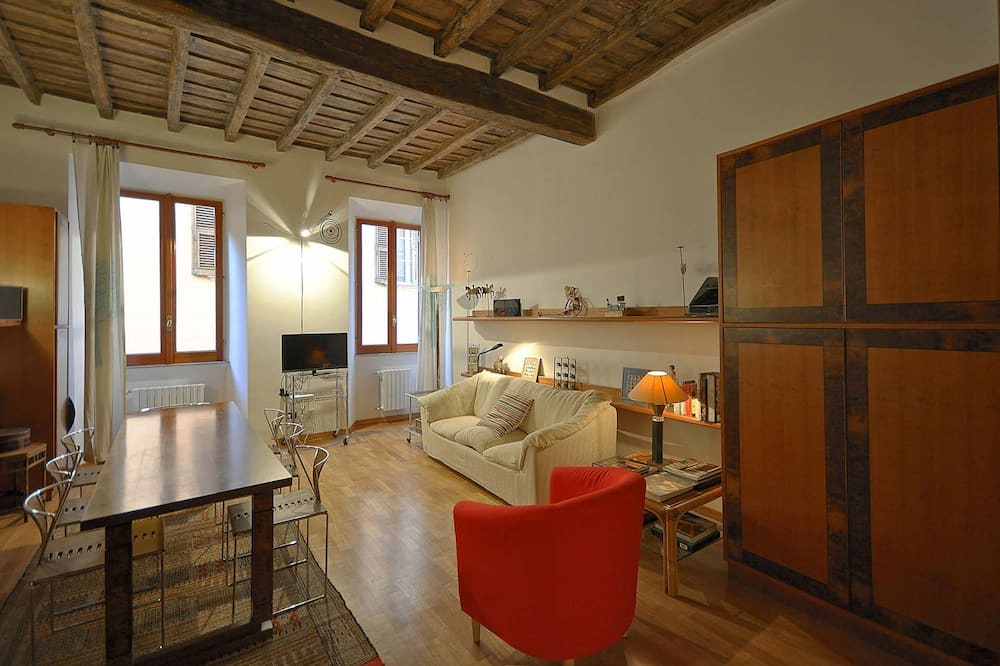 Photo of Livingroom in Rione VI Parione