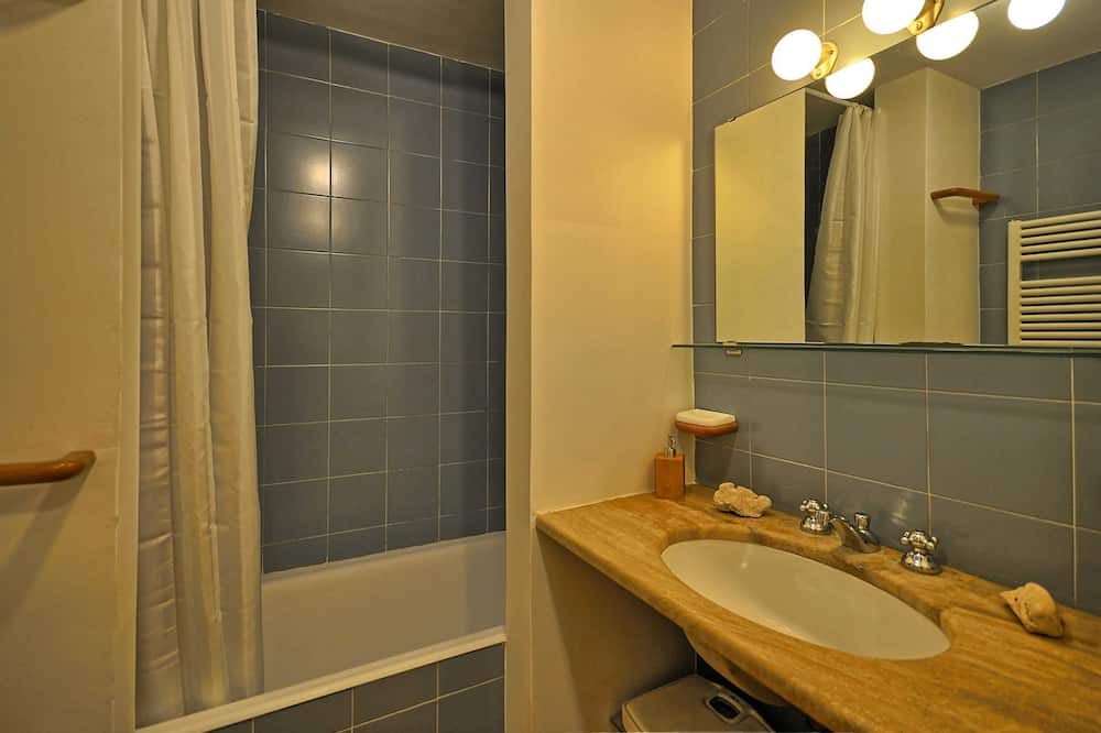 Photo of Bathroom in Rione VI Parione