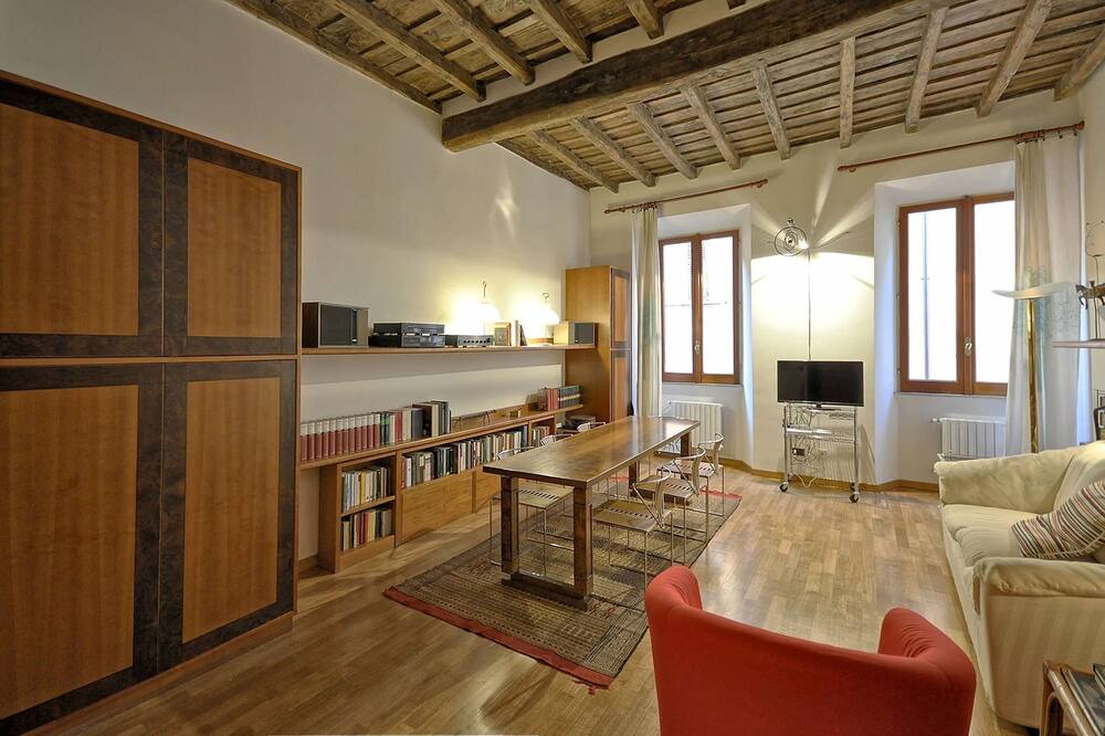 Photo of Livingroom in Rione VI Parione