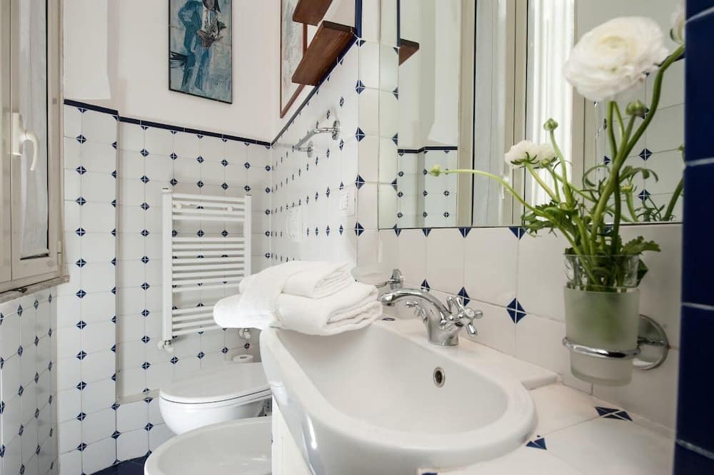 Photo of Bathroom in Navona