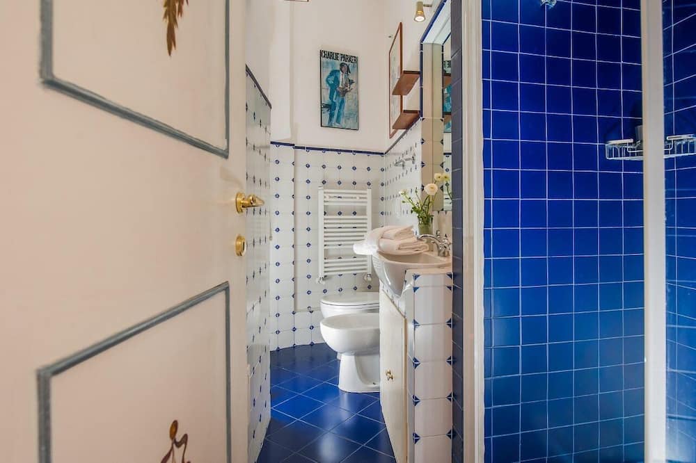 Photo of Bathroom in Navona