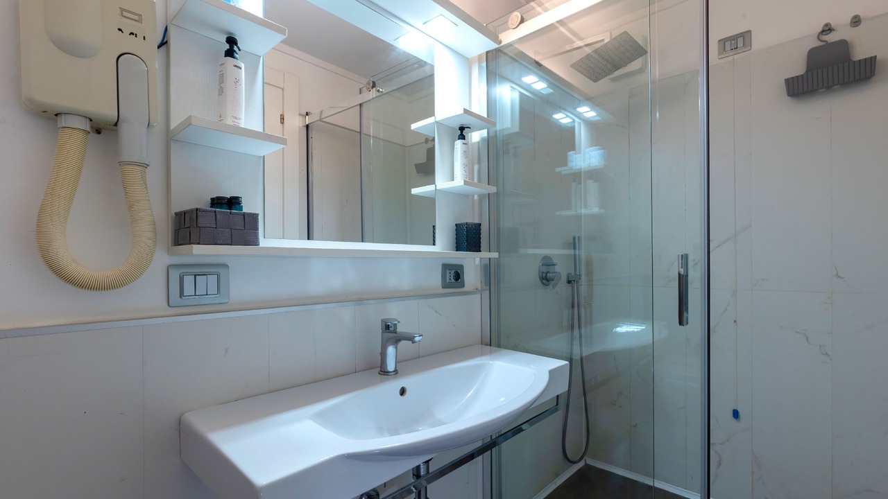 Photo of Bathroom in Naples City Centre