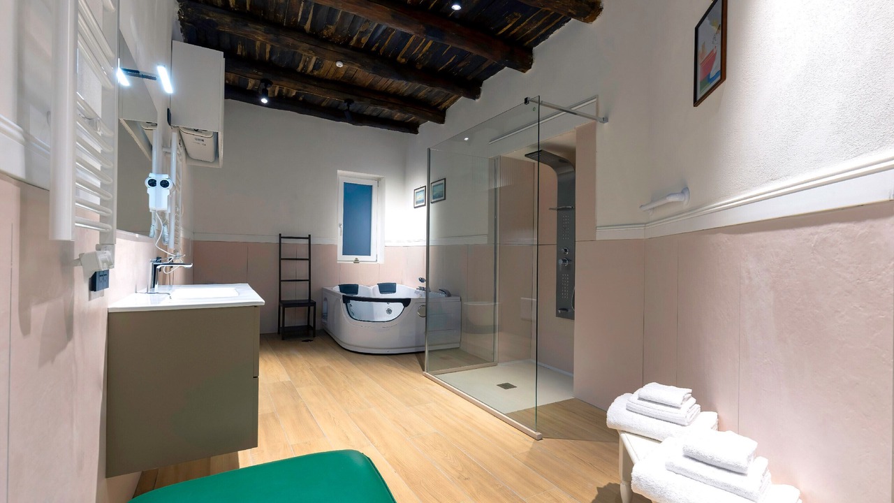 Photo of Bathroom in Naples City Centre