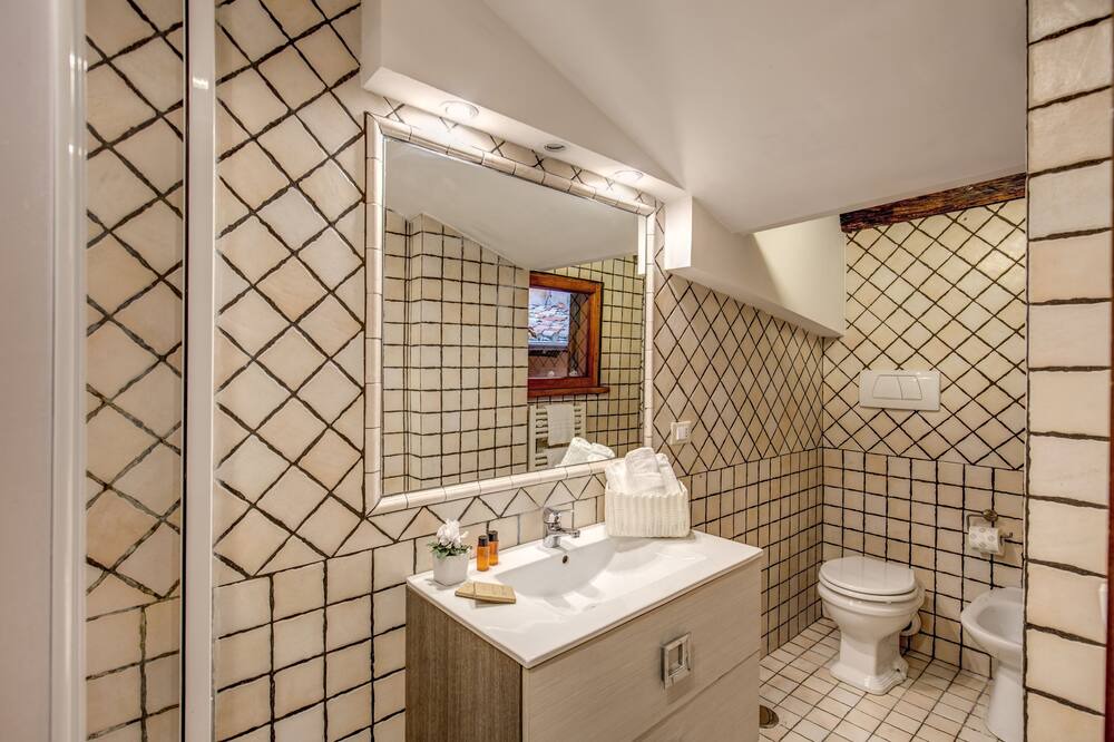 Photo of Bathroom in Rione III Colonna