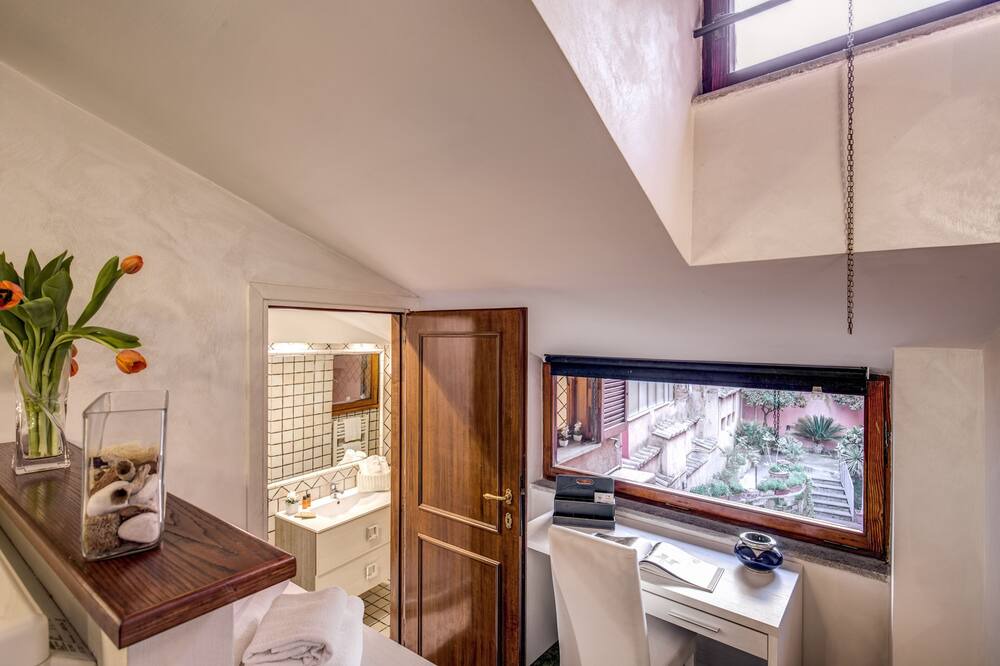 Photo of Bedroom in Rione III Colonna
