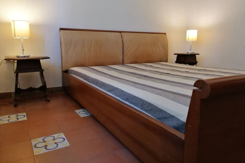 Photo of Bedroom in Saline Sadun