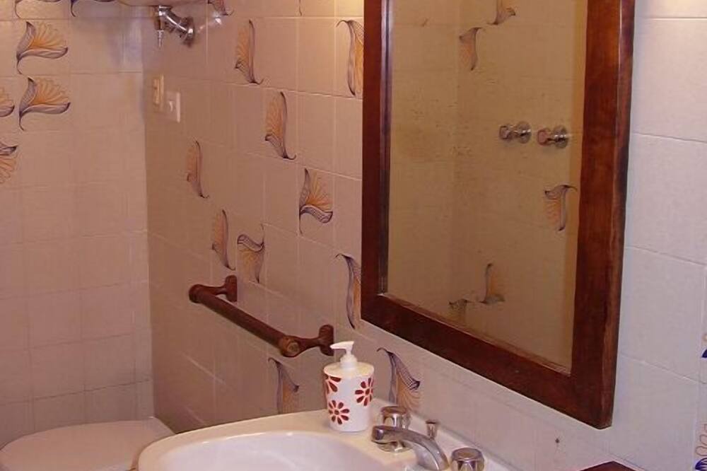 Photo of Bathroom in Saline Sadun