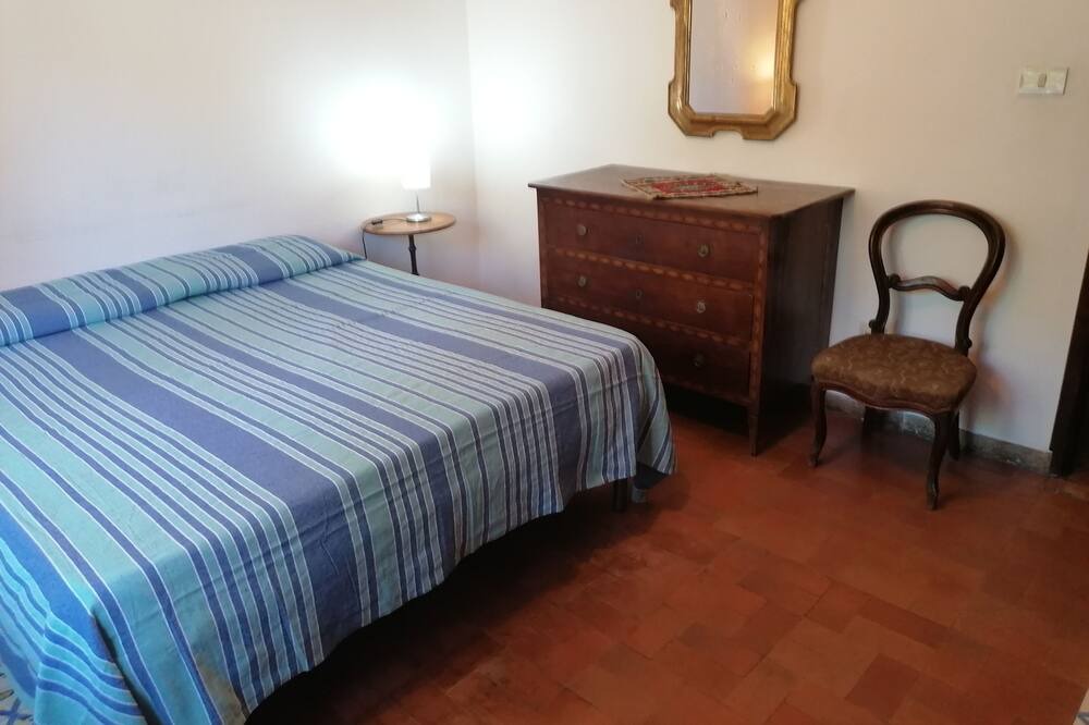 Photo of Bedroom in Saline Sadun