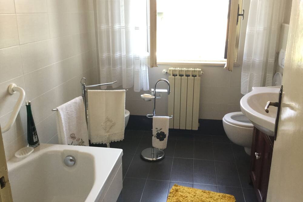 Photo of Bathroom in Atri