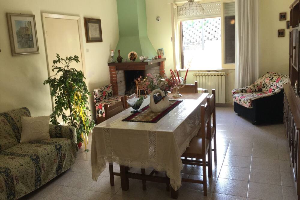 Photo of Livingroom in Atri