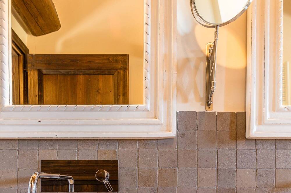 Photo of Bathroom in Allerona