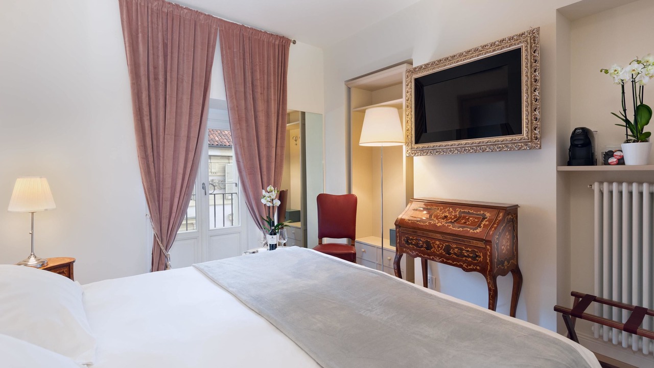 Photo of Bedroom in Roman Quarter