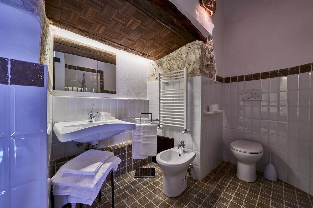 Photo of Bathroom in Strettura