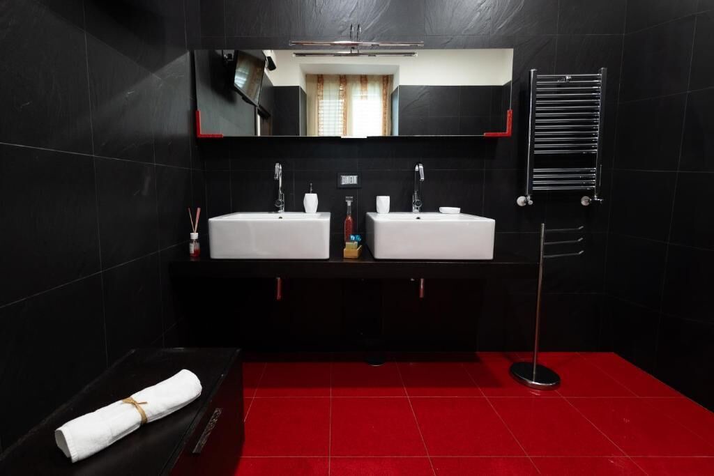 Photo of Bathroom in Naples City Centre