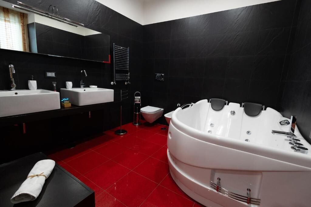 Photo of Bathroom in Naples City Centre