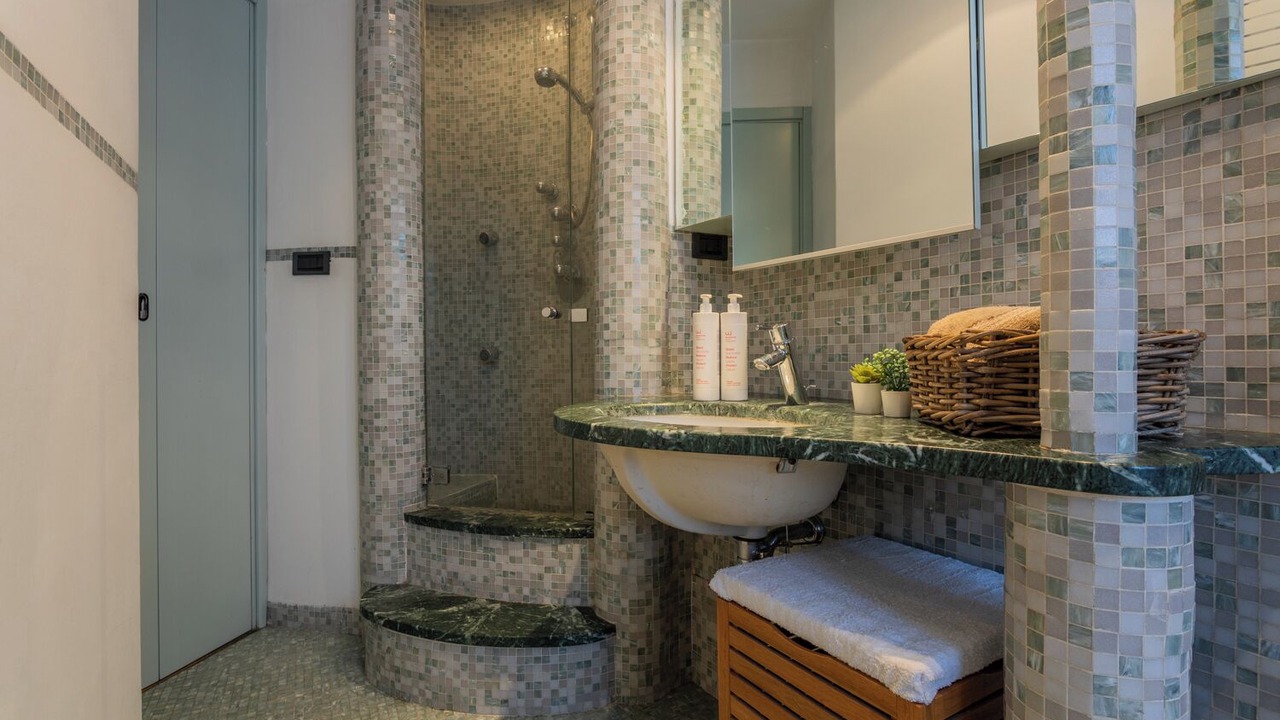 Photo of Bathroom in Parella