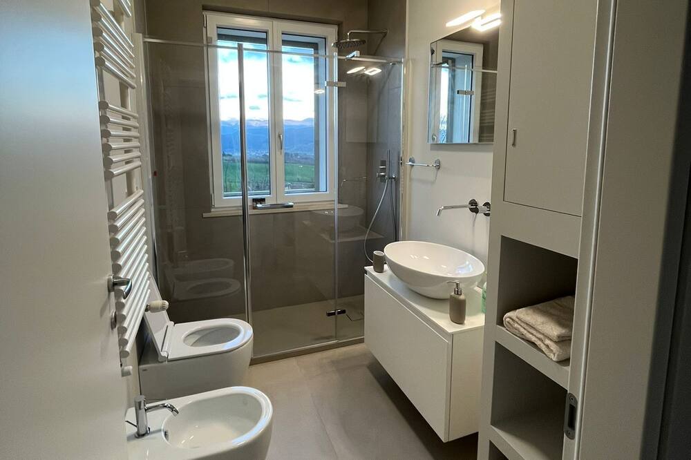 Photo of Bathroom in Ocenelli