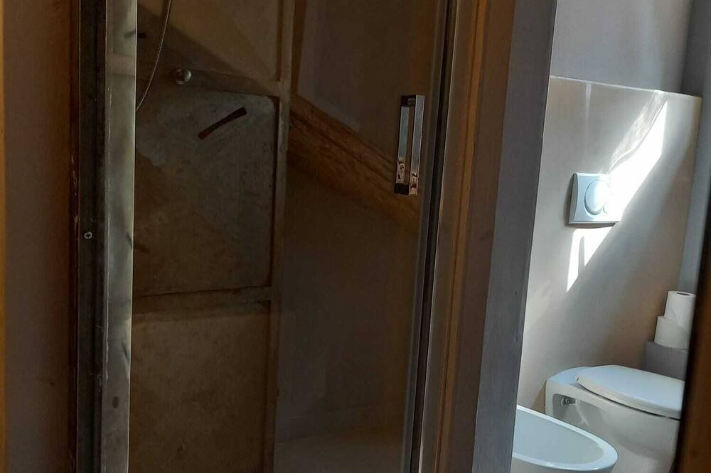 Photo of Bathroom in Roman Quarter