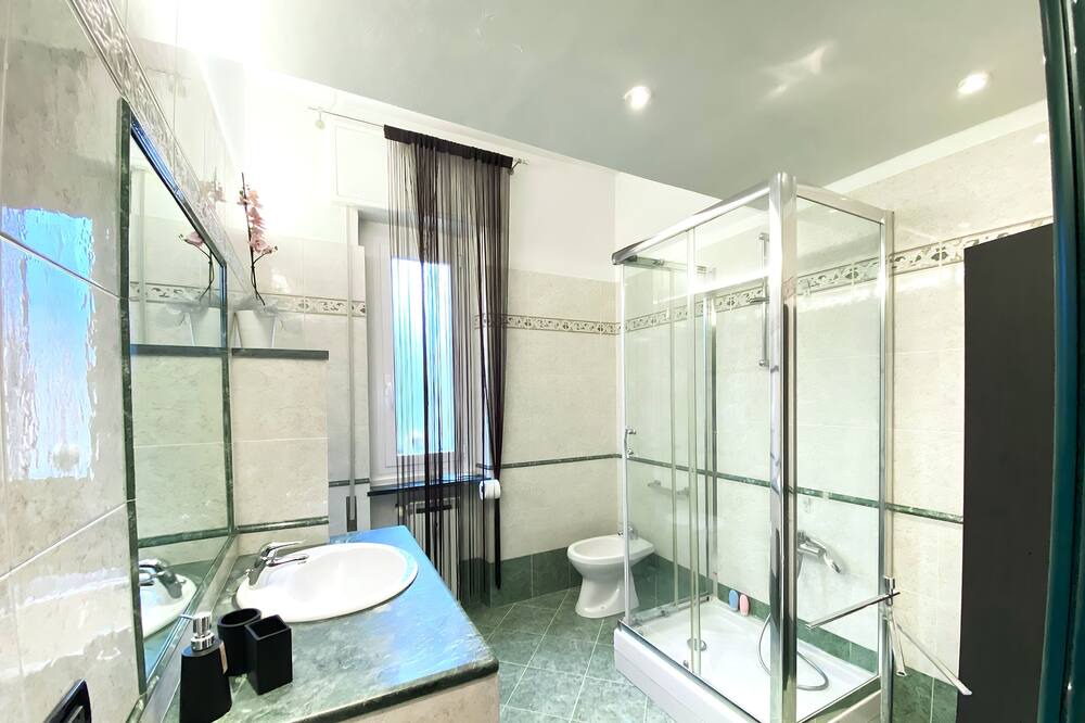 Photo of Bathroom in Pra'