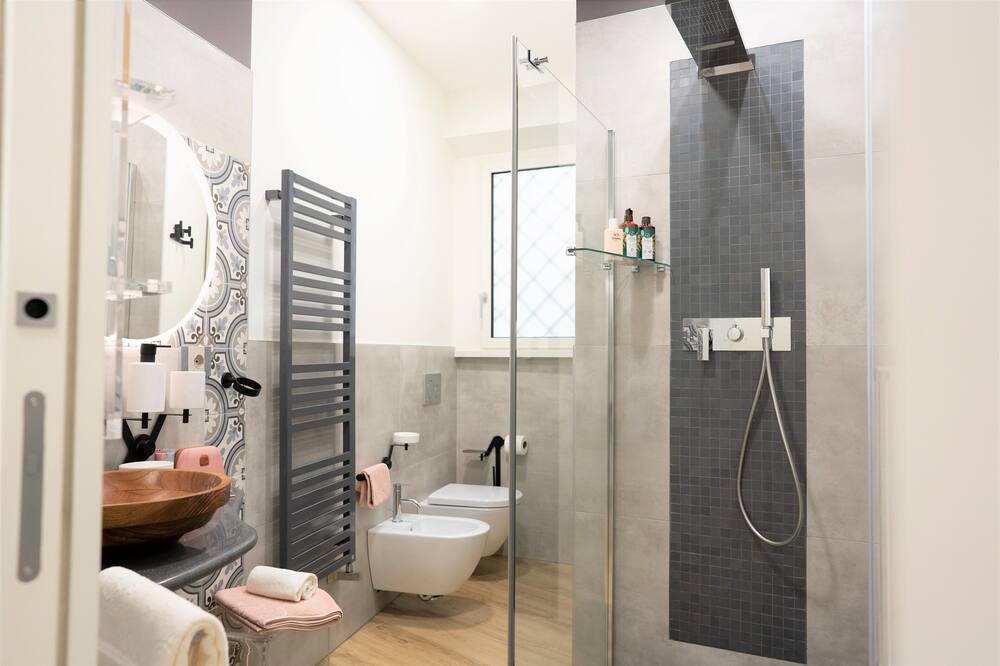 Photo of Bathroom in Rione VI Parione