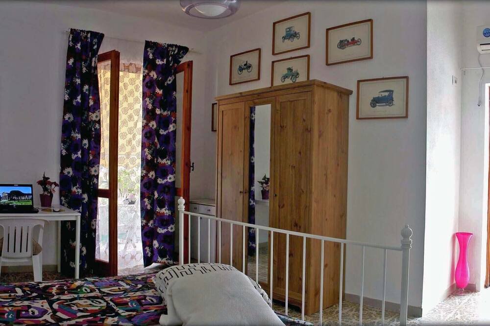 Photo of Bedroom in Paestum