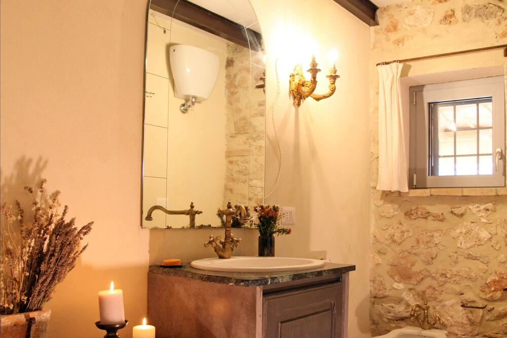 Photo of Bathroom in Amelia
