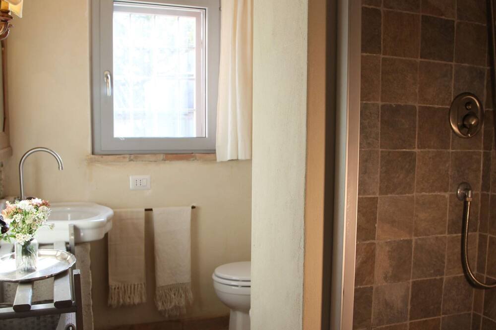 Photo of Bathroom in Amelia