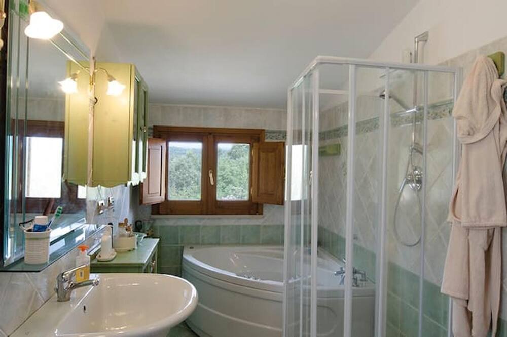 Photo of Bathroom in Decollatura