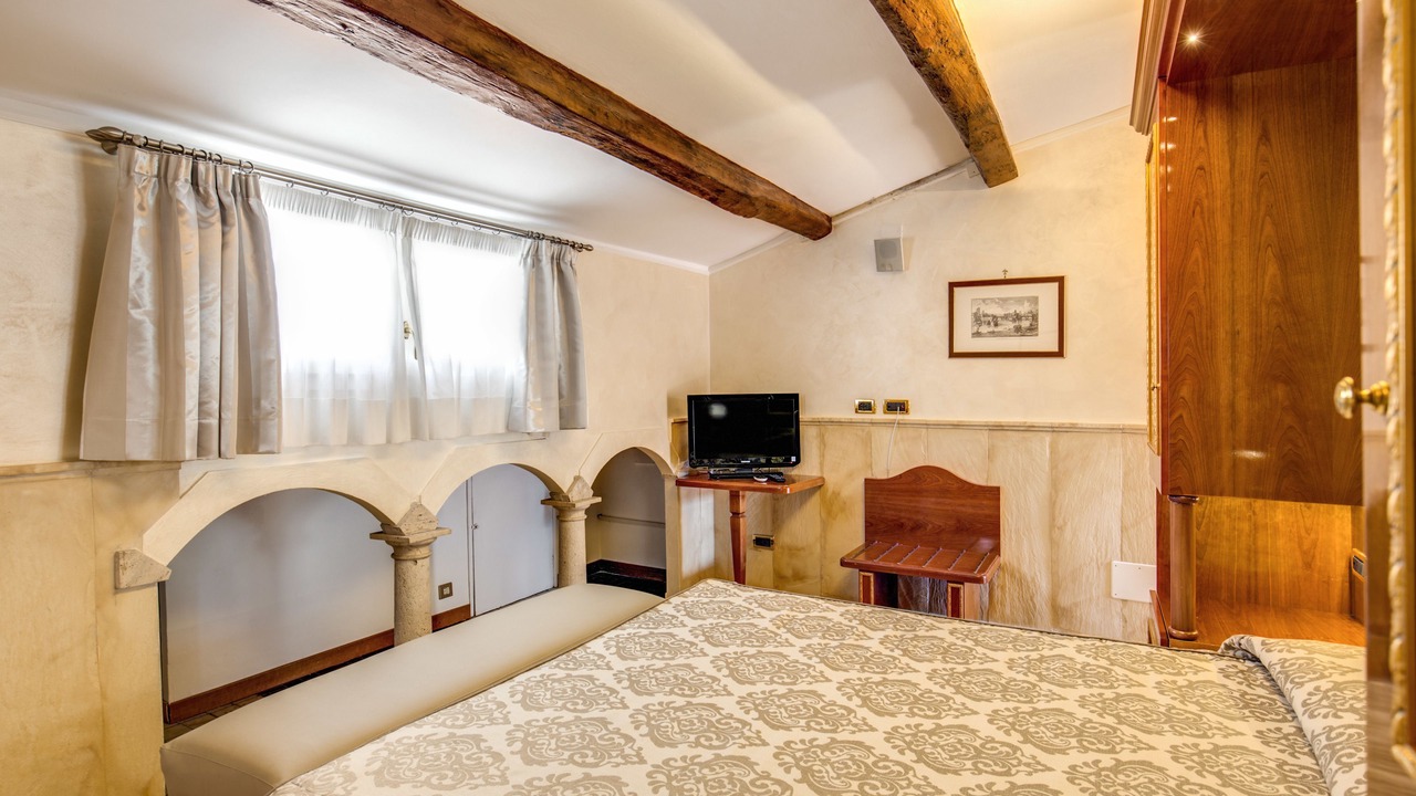 Photo of Bedroom in Rome City Centre