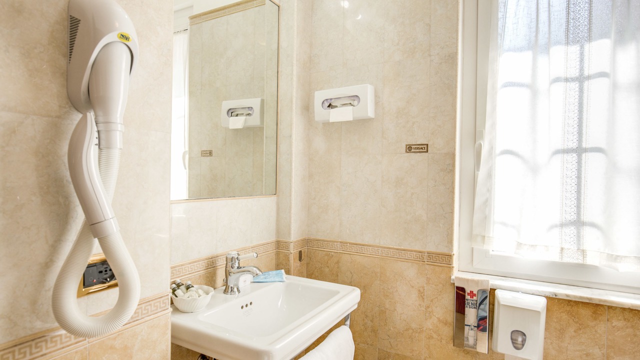 Photo of Bathroom in Rome City Centre