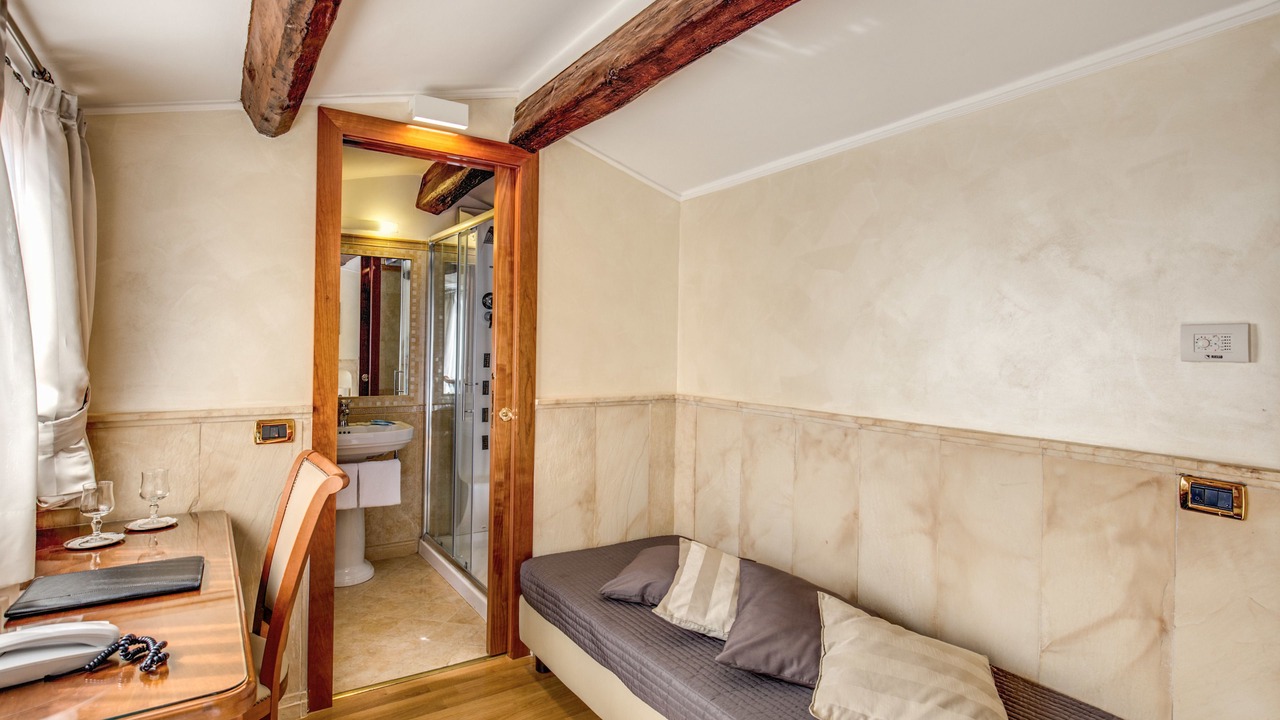 Photo of Bedroom in Rome City Centre